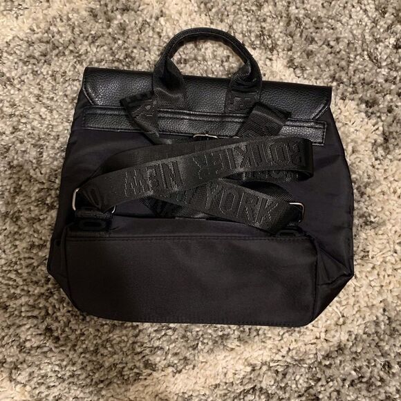 🌸 Botkier New York Mini Trigger Backpack - Picture 2 of 6